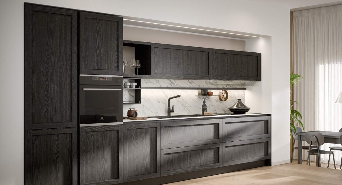 Cucina lineare in rovere nero con ante a telaio